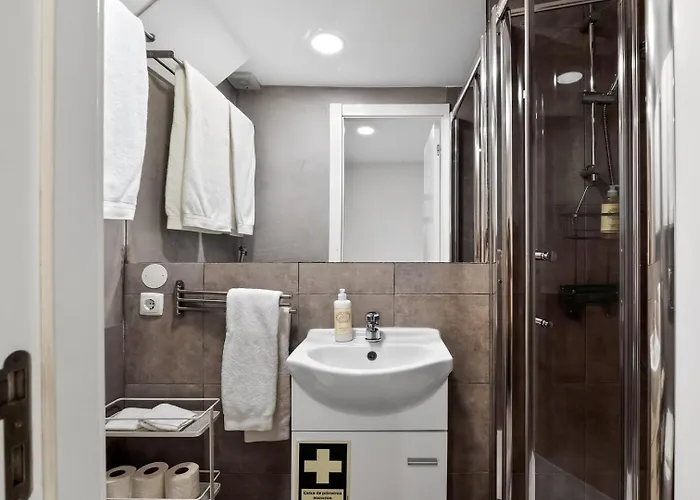 Minimalist In * ליסבון